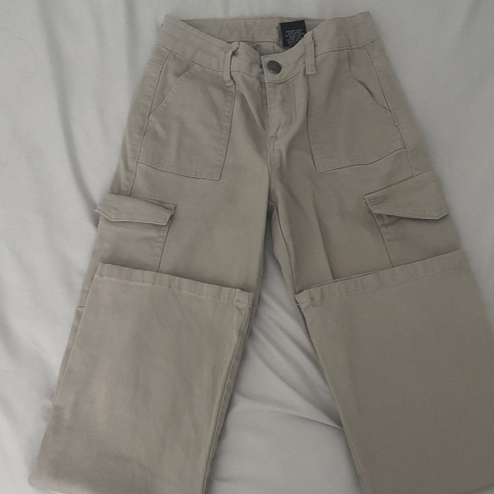 Woman’s Tan Cargo Pants